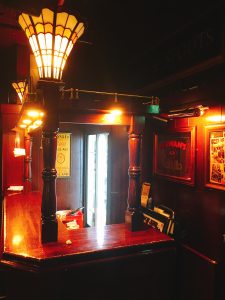 HUB新宿区役所通り店