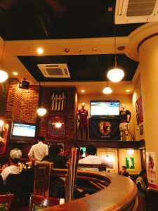 HUB三宮ムーンライトビル店